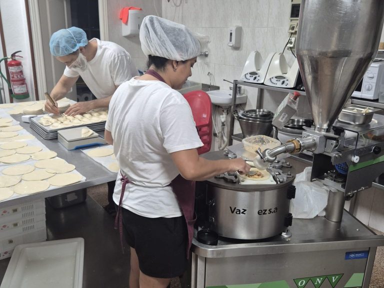 Trabajamos y distribuimos por toda España Somos la fabrica de productos congelados argentinos